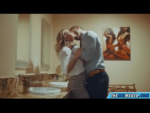 ❤️ Кад те прсата плавуша заведе у јавном тоалету ☑ Порно код нас ☑